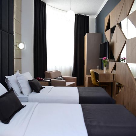Hotel Comfort Tirana Rum bild