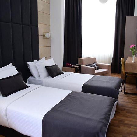 Hotel Comfort Tirana Rum bild