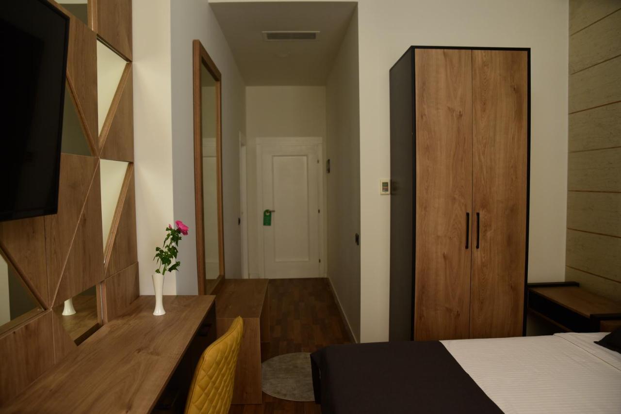 Hotel Comfort Tirana Exteriör bild