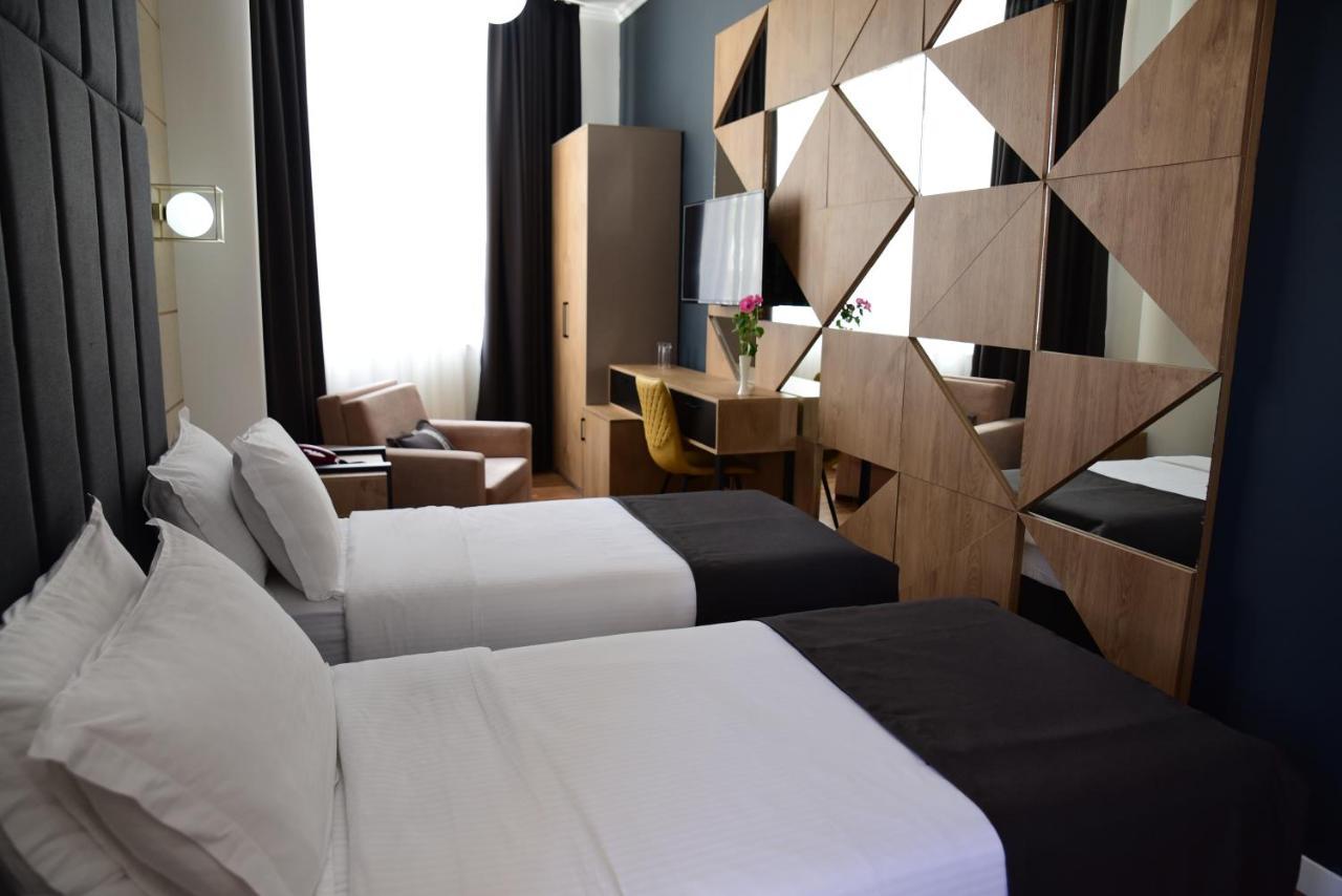 Hotel Comfort Tirana Exteriör bild