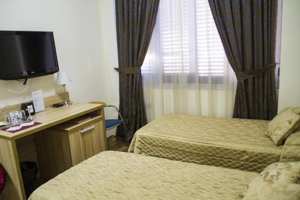 Hotel Comfort Tirana Exteriör bild