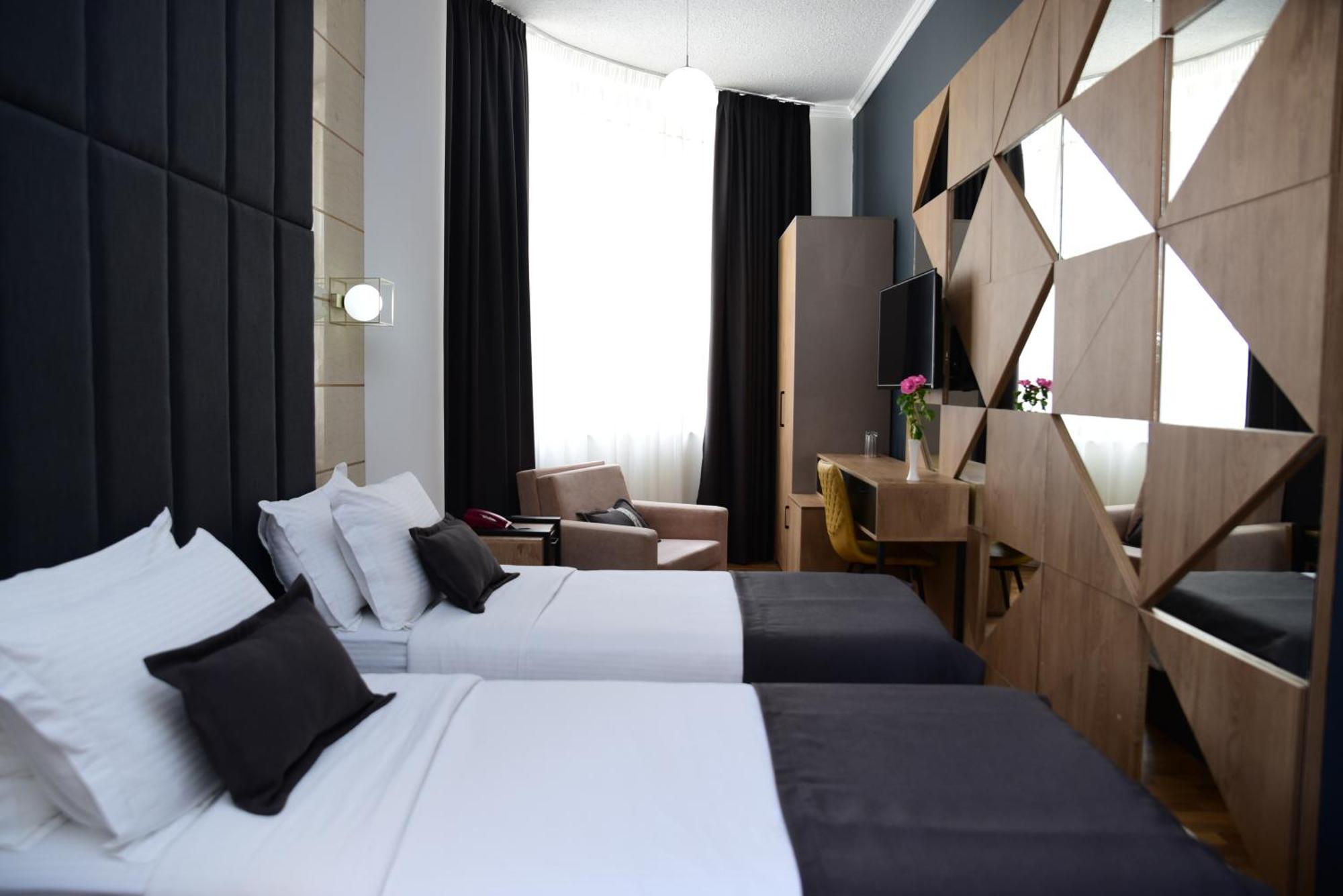 Hotel Comfort Tirana Rum bild