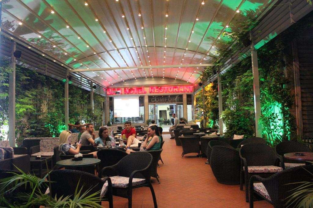 Hotel Comfort Tirana Restaurang bild