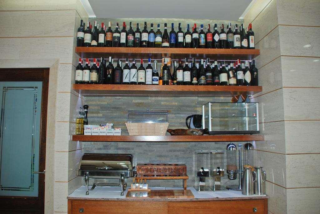 Hotel Comfort Tirana Restaurang bild