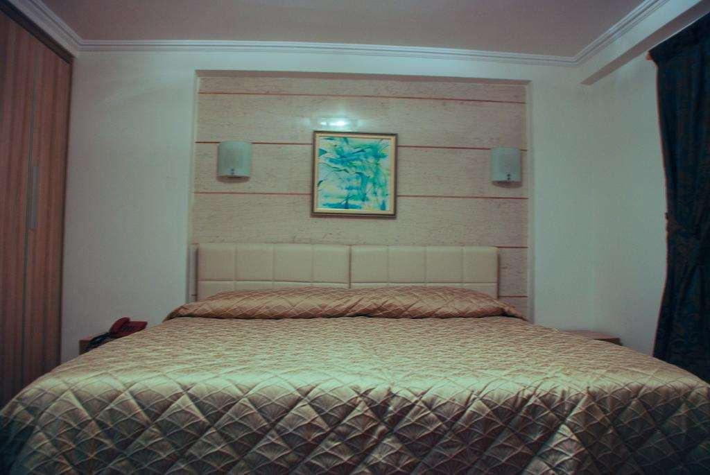 Hotel Comfort Tirana Rum bild