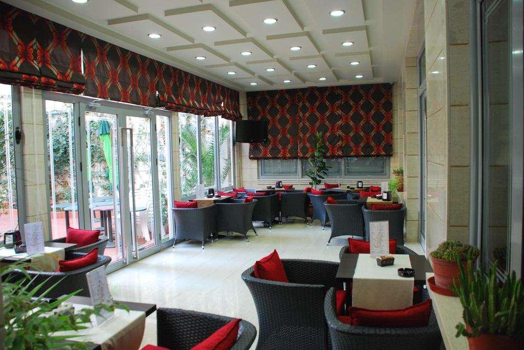 Hotel Comfort Tirana Restaurang bild