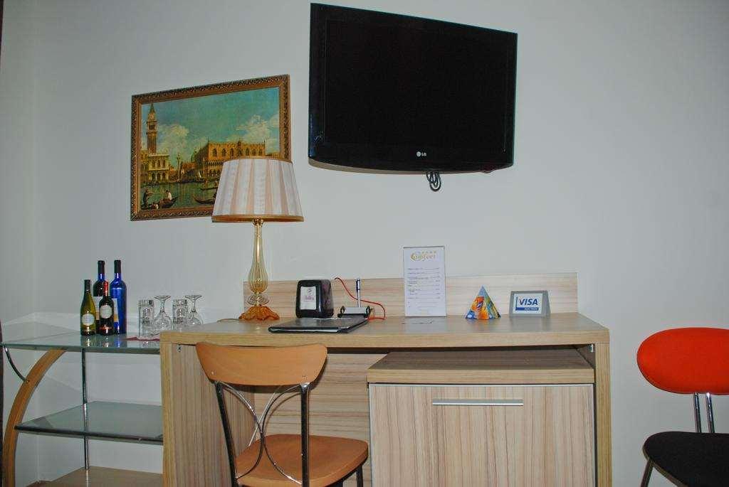 Hotel Comfort Tirana Rum bild