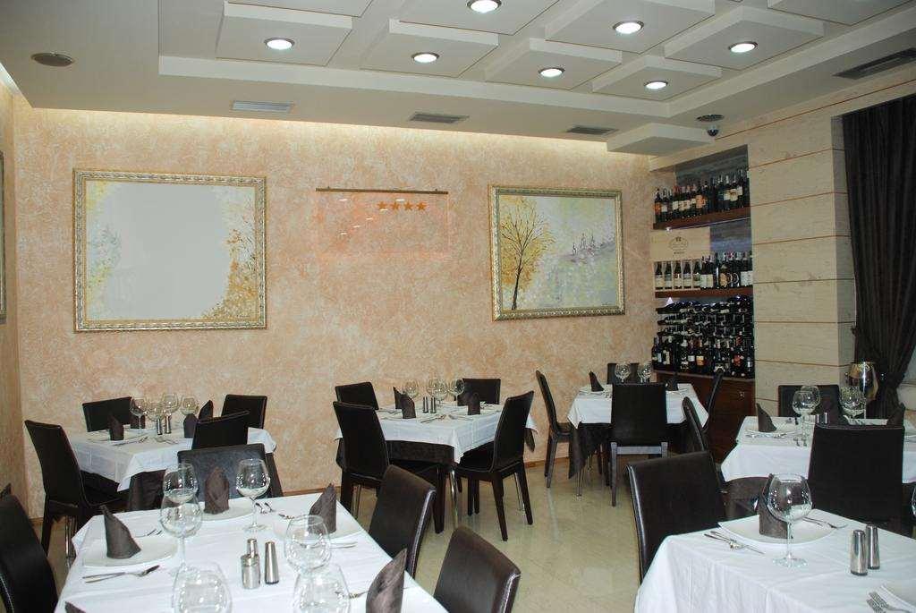 Hotel Comfort Tirana Restaurang bild
